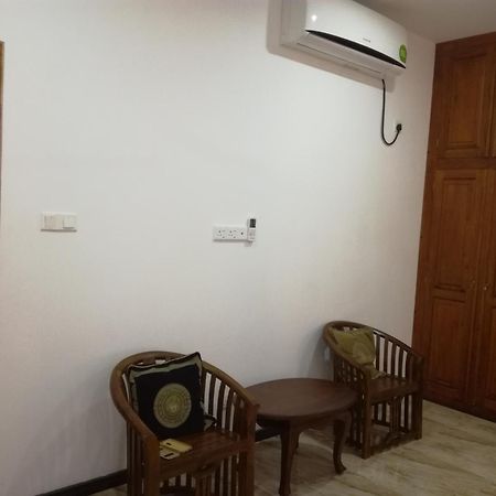 Indika'S Apartment Хіккадува Екстер'єр фото