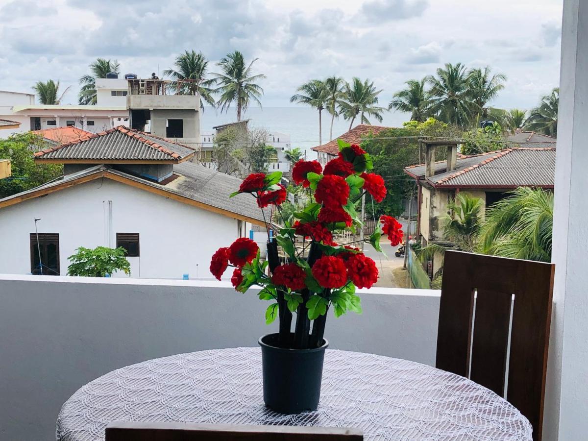 Indika'S Apartment Хіккадува Екстер'єр фото
