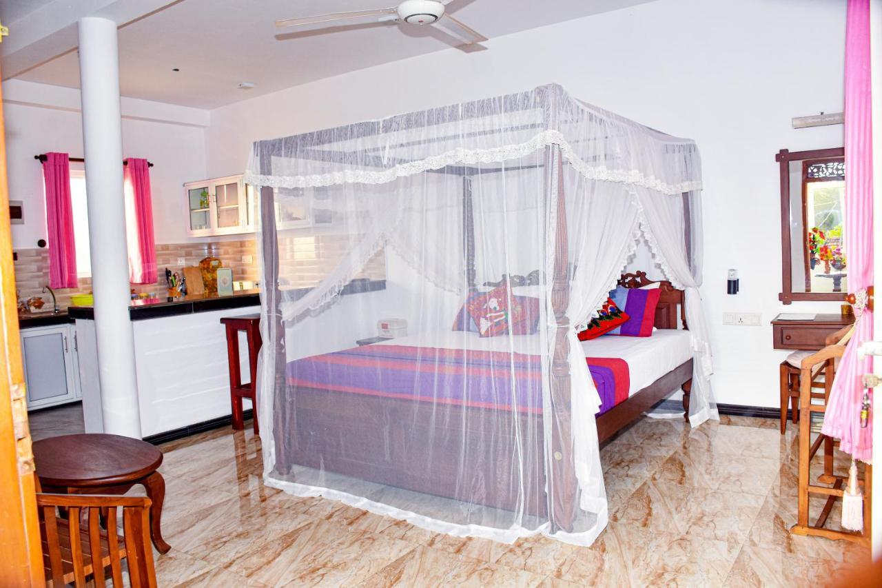 Indika'S Apartment Хіккадува Екстер'єр фото