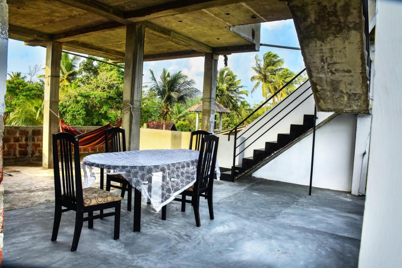 Indika'S Apartment Хіккадува Екстер'єр фото