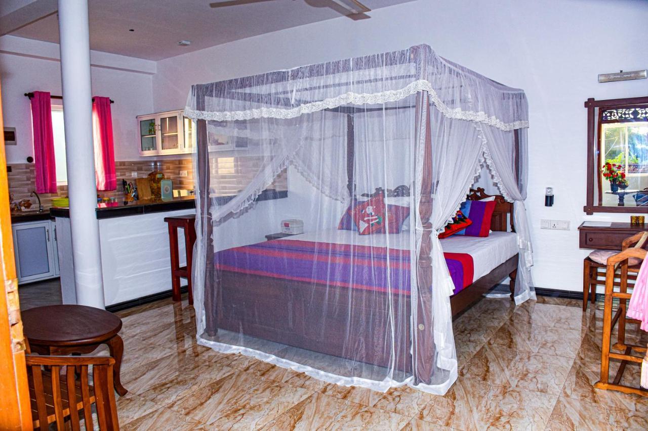 Indika'S Apartment Хіккадува Екстер'єр фото