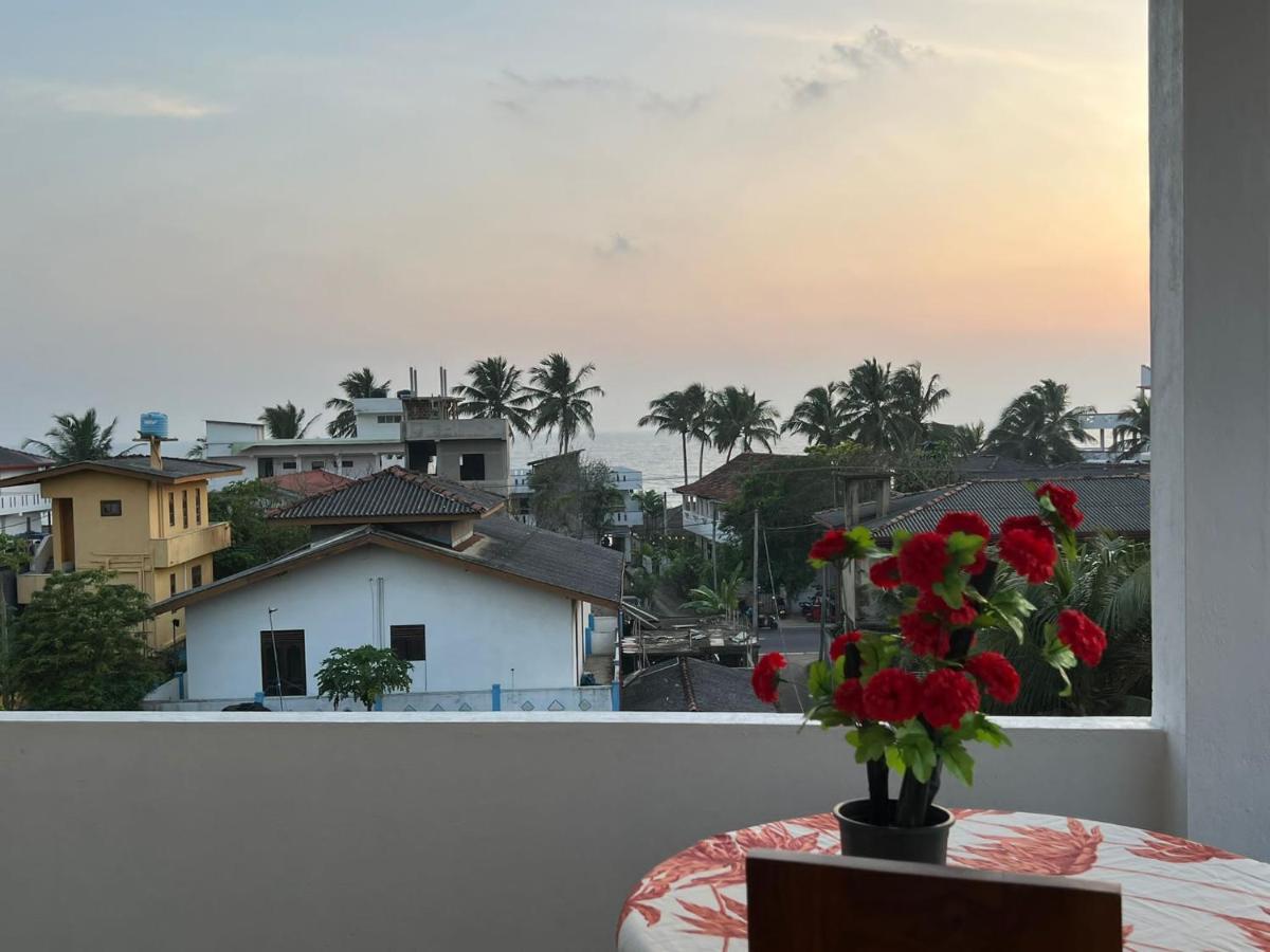 Indika'S Apartment Хіккадува Екстер'єр фото