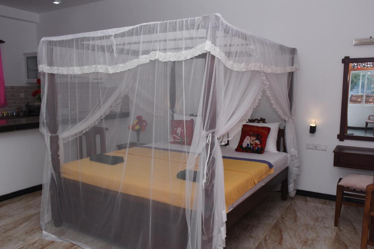 Indika'S Apartment Хіккадува Екстер'єр фото