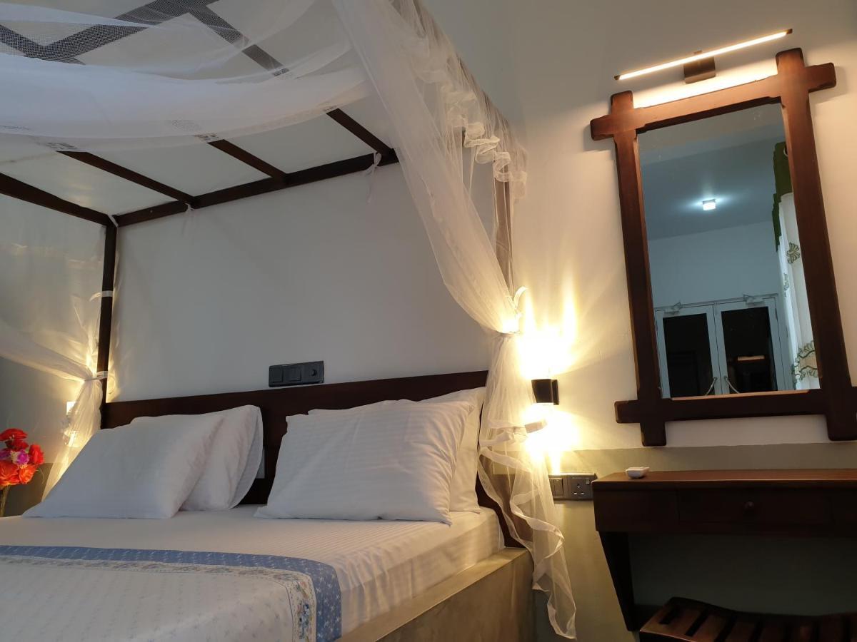Indika'S Apartment Хіккадува Екстер'єр фото