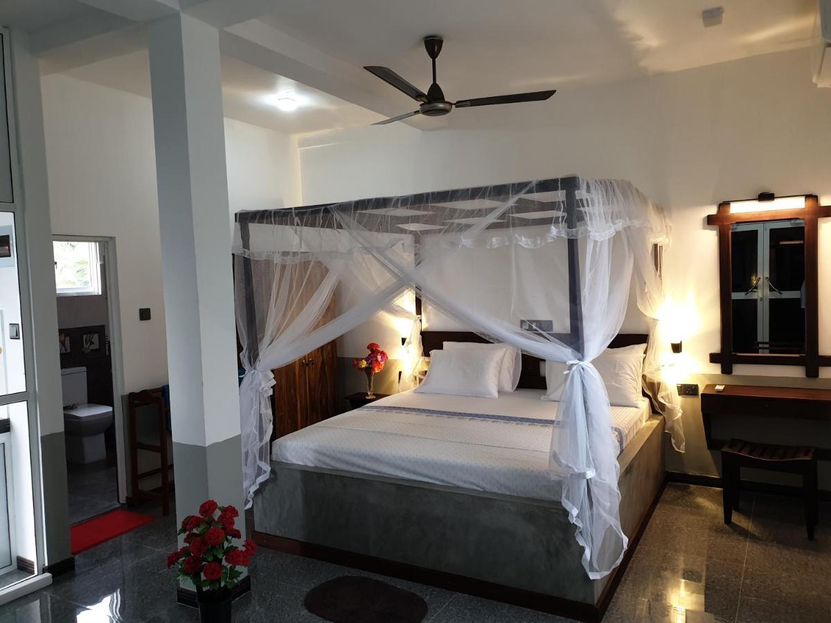 Indika'S Apartment Хіккадува Екстер'єр фото
